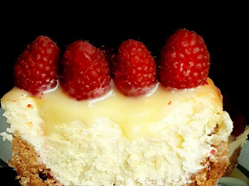 Cheesecake al cioccolato bianco e&nbsp;lamponi