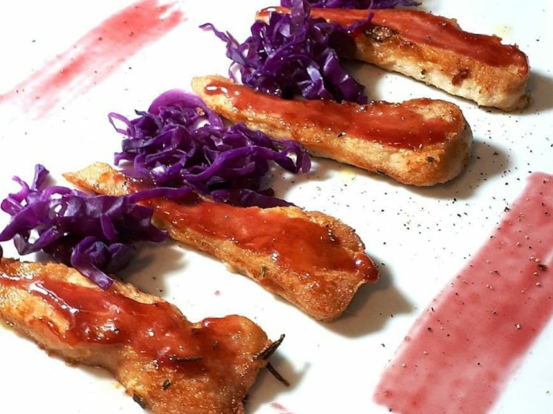 Filetti di pollo, uva fragola e&nbsp;rosmarino